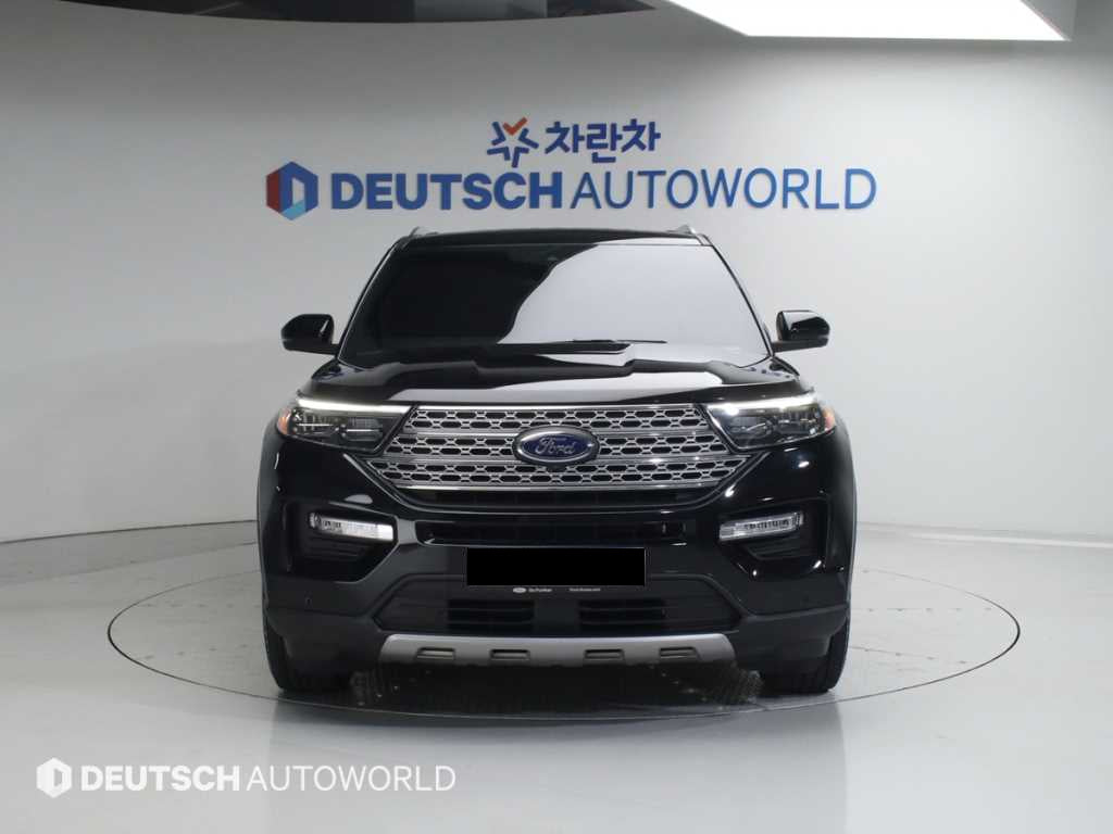 Ford Explorer — photo 03