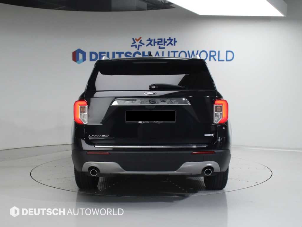 Ford Explorer — photo 04