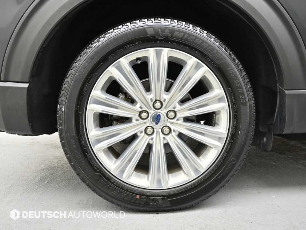 Ford Explorer — photo 05