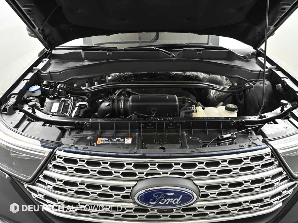 Ford Explorer — photo 06