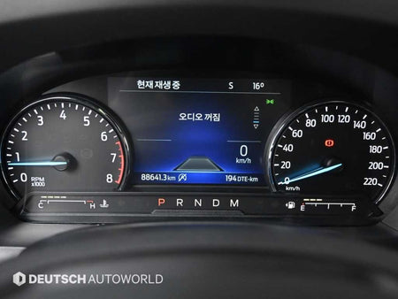 Ford Explorer — photo 08