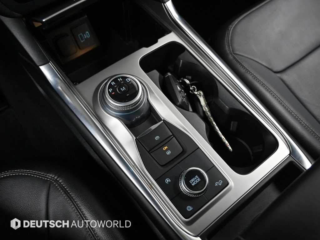 Ford Explorer — photo 09