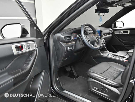Ford Explorer — photo 11