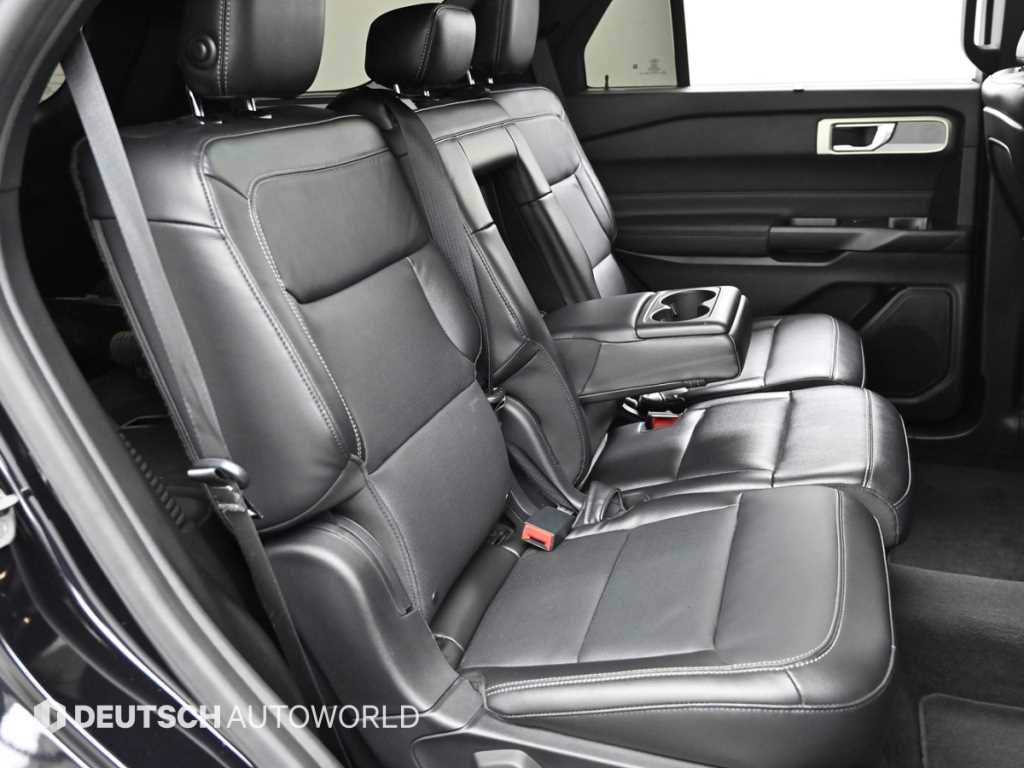 Ford Explorer — photo 12