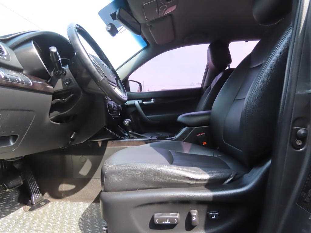 Kia Sorento — photo 16