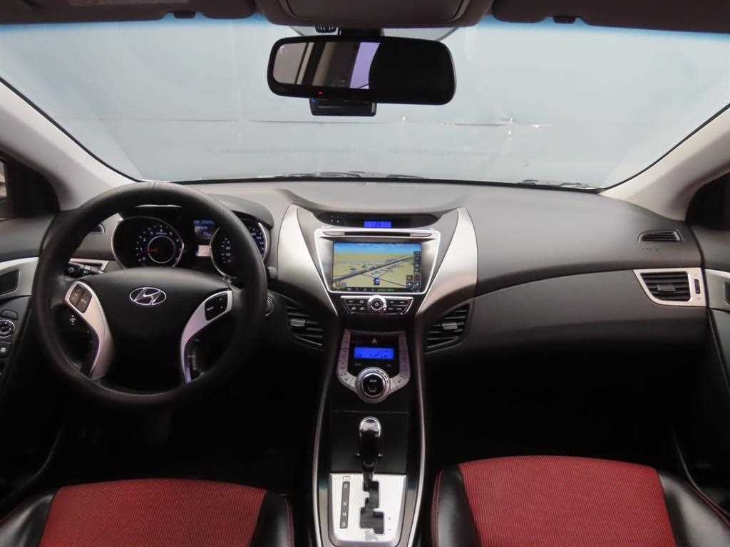 Hyundai Avante — photo 08