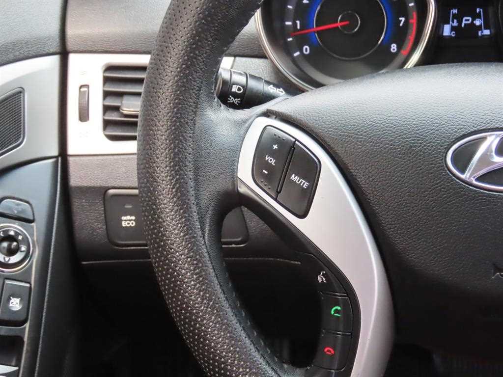 Hyundai Avante — photo 11