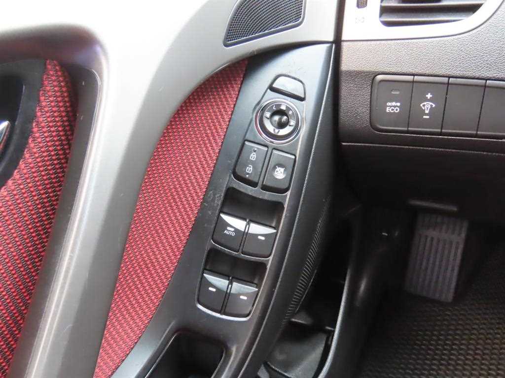Hyundai Avante — photo 13