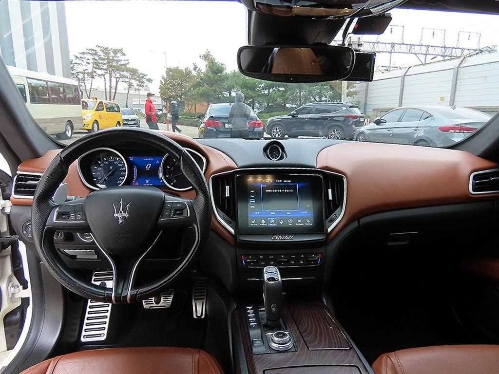 Maserati Ghibli — photo 07