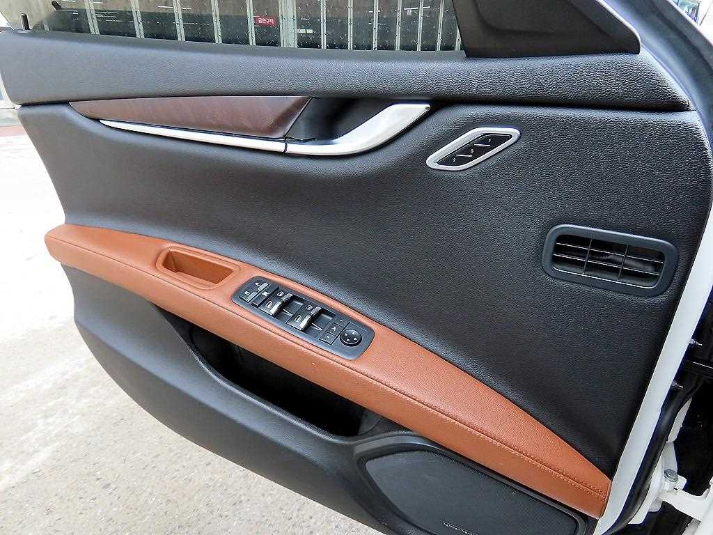 Maserati Ghibli — photo 11