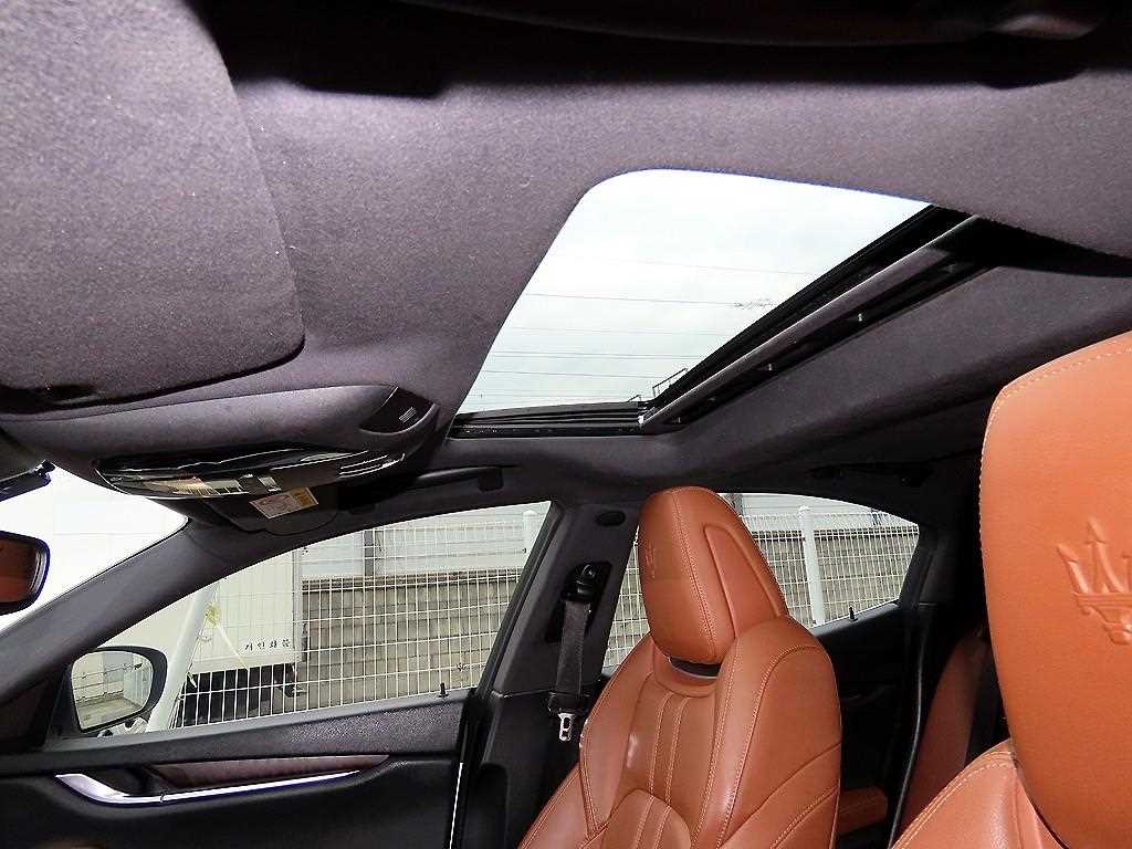 Maserati Ghibli — photo 18