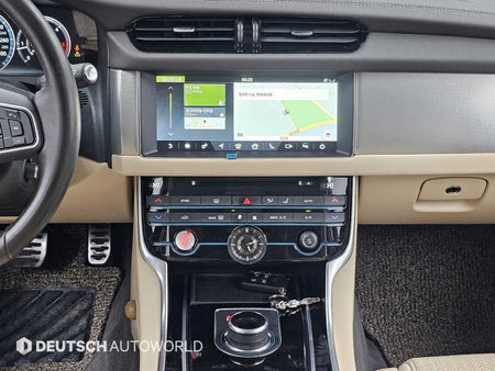 Jaguar XF — photo 14