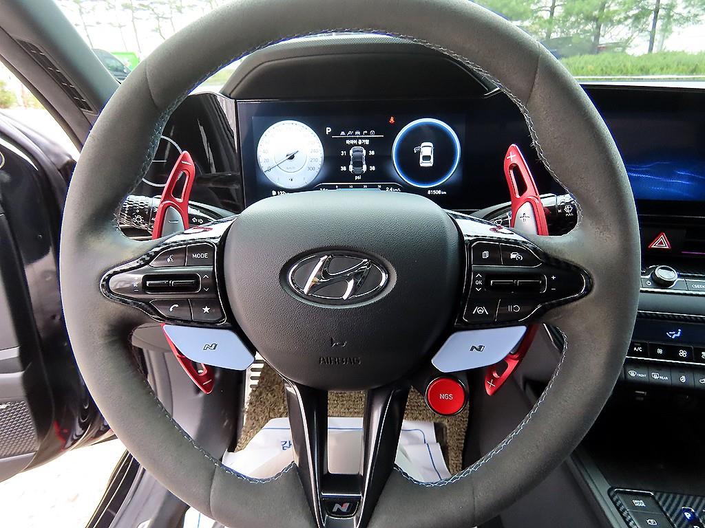 Hyundai Avante — photo 08