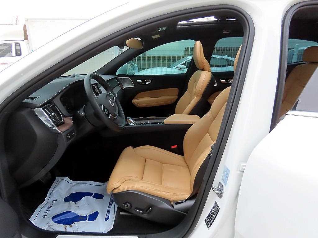 Volvo XC60 — photo 05