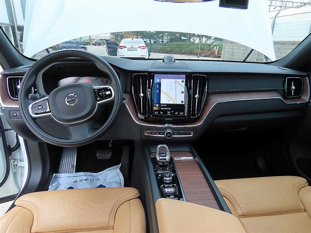 Volvo XC60 — photo 07
