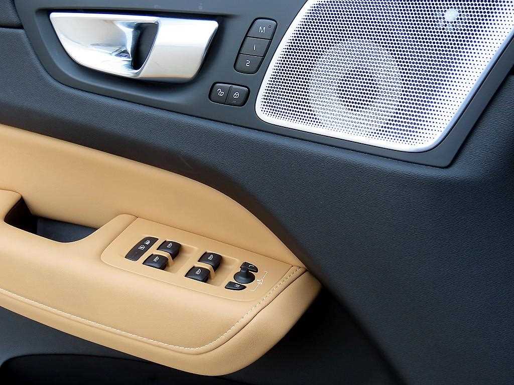 Volvo XC60 — photo 12