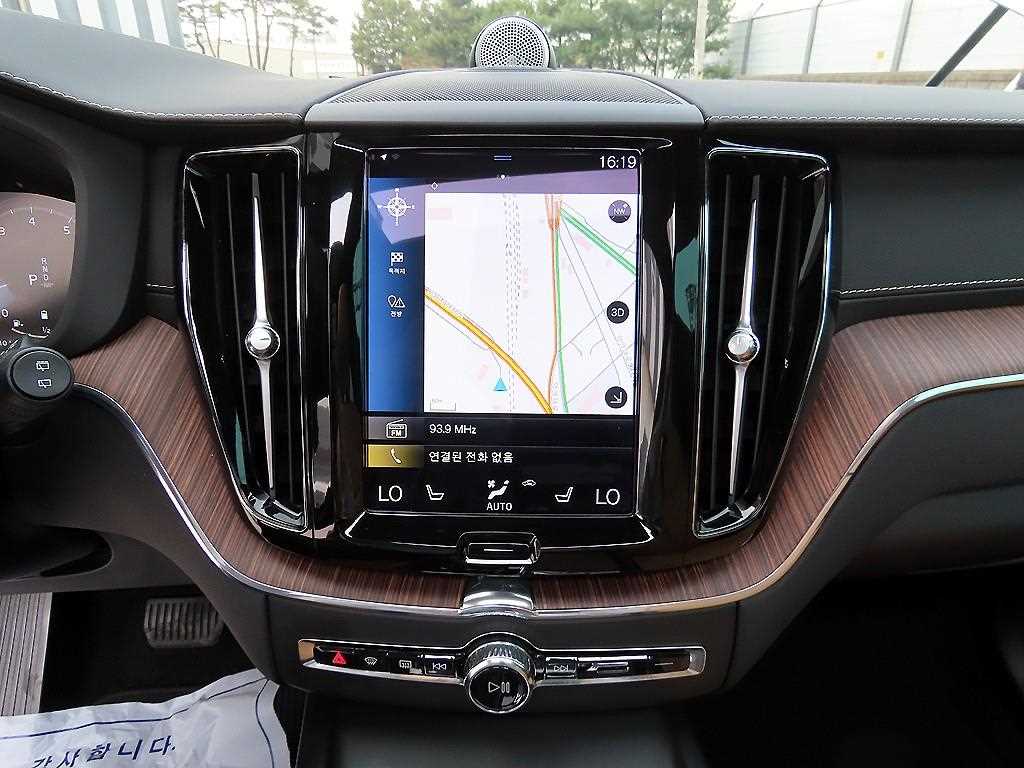 Volvo XC60 — photo 13