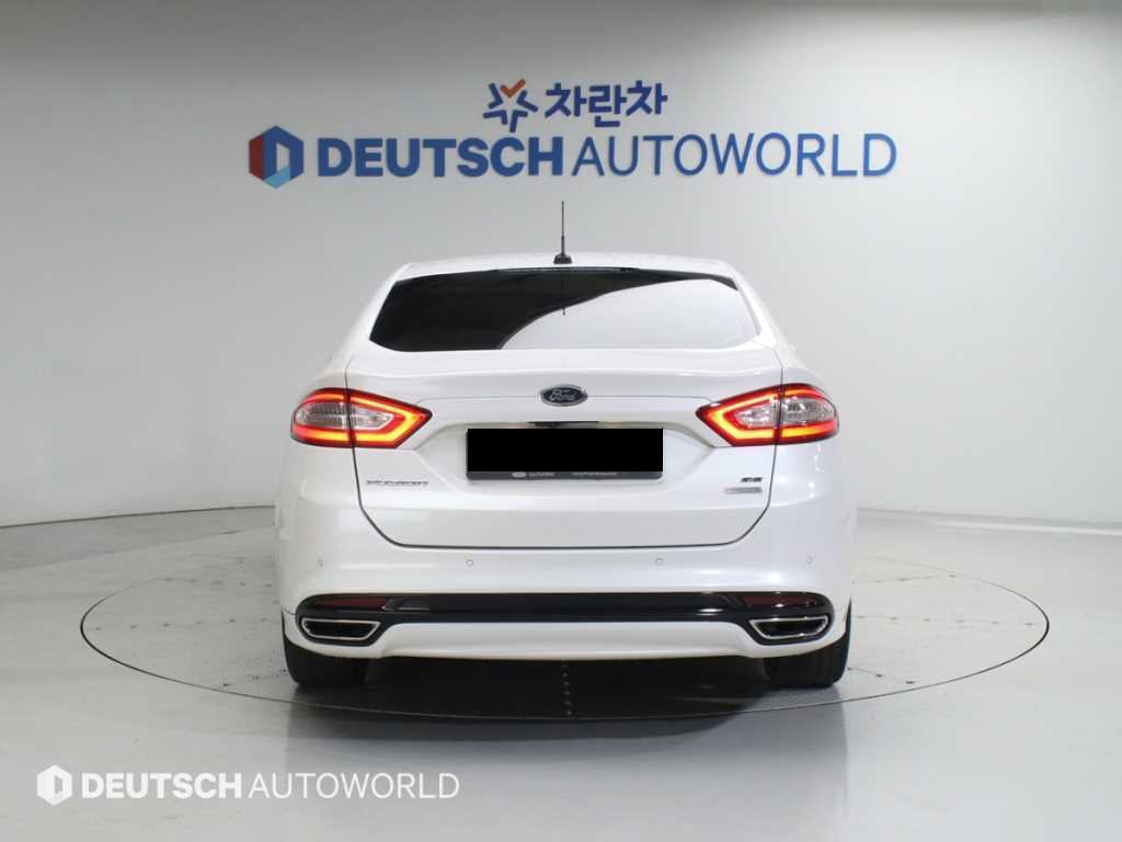 Ford Fusion — photo 04