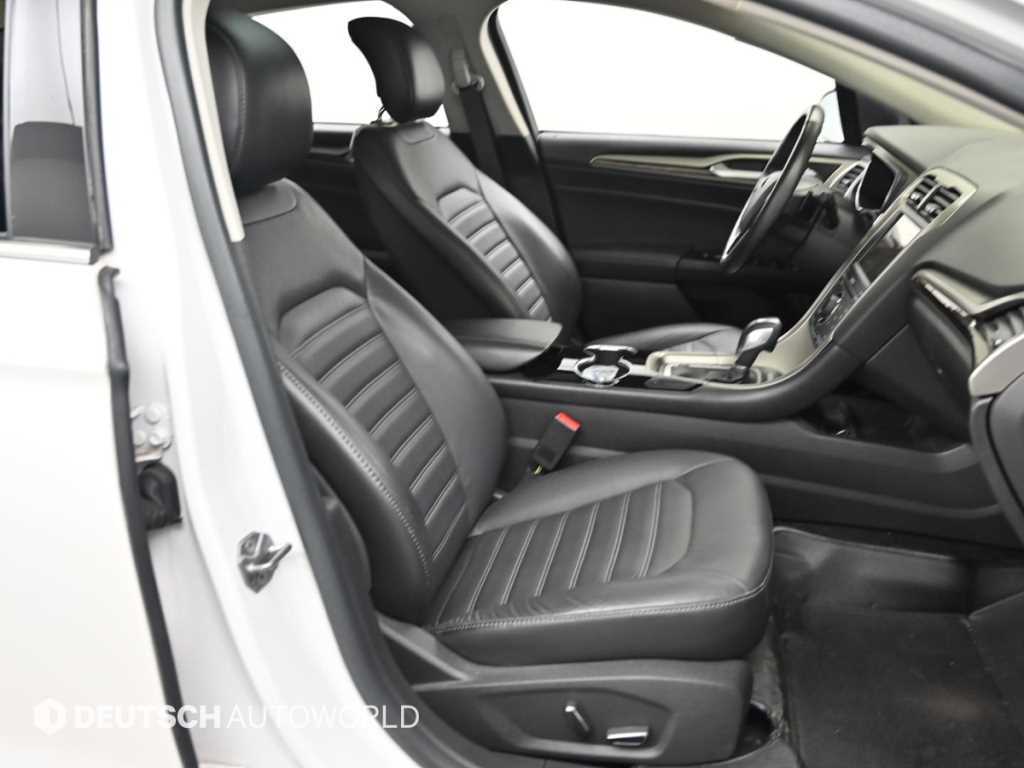 Ford Fusion — photo 10