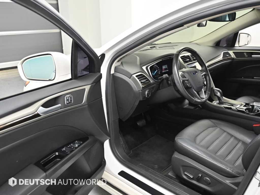 Ford Fusion — photo 11
