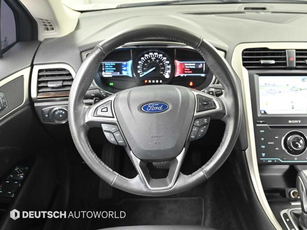 Ford Fusion — photo 13