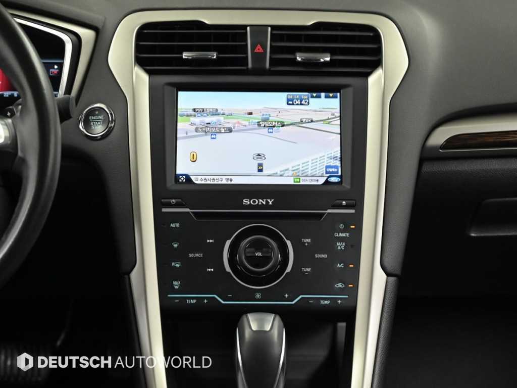 Ford Fusion — photo 14