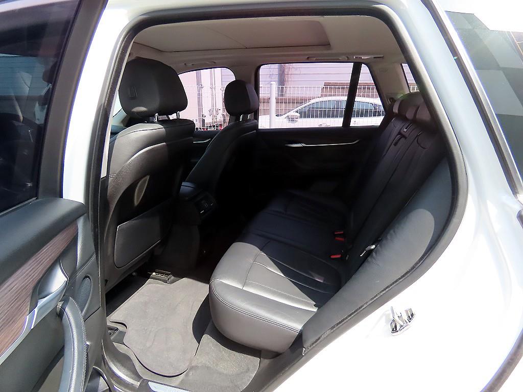 BMW X5 — photo 06