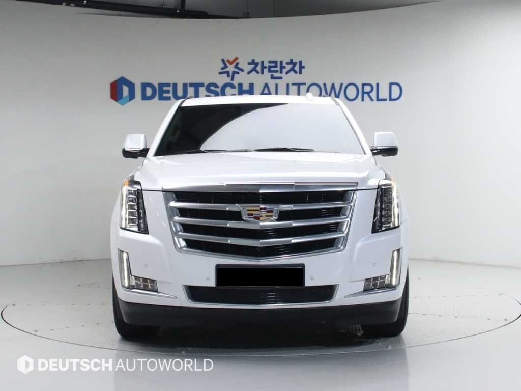 Cadillac Escalade — photo 03