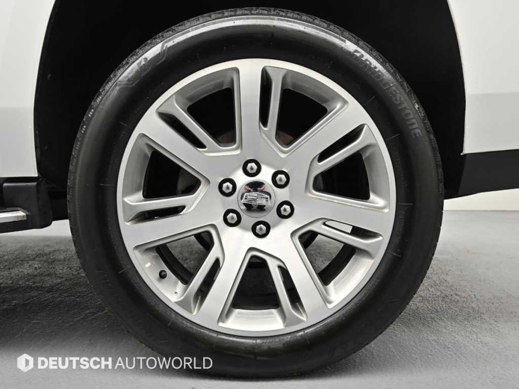 Cadillac Escalade — photo 05