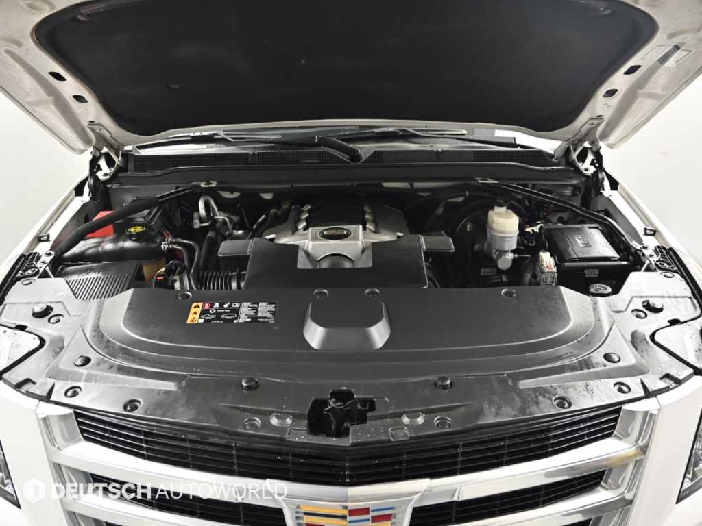 Cadillac Escalade — photo 06