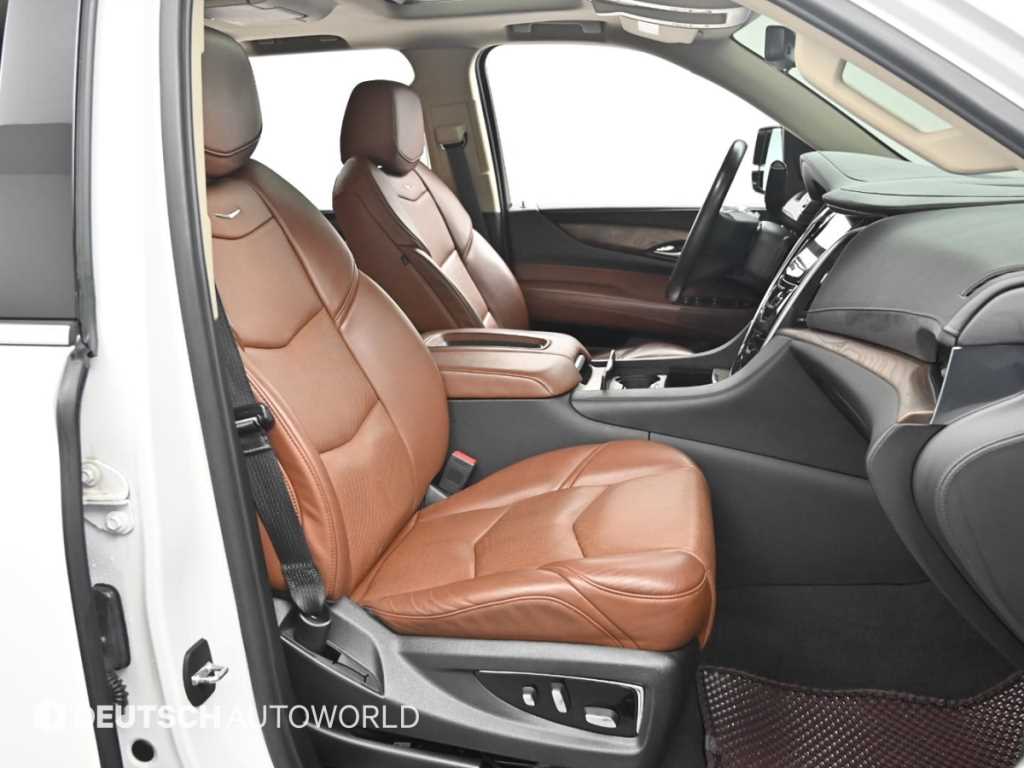 Cadillac Escalade — photo 10