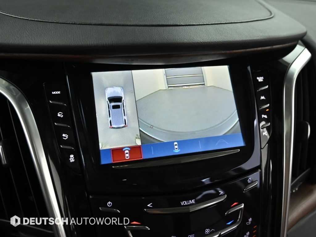 Cadillac Escalade — photo 15
