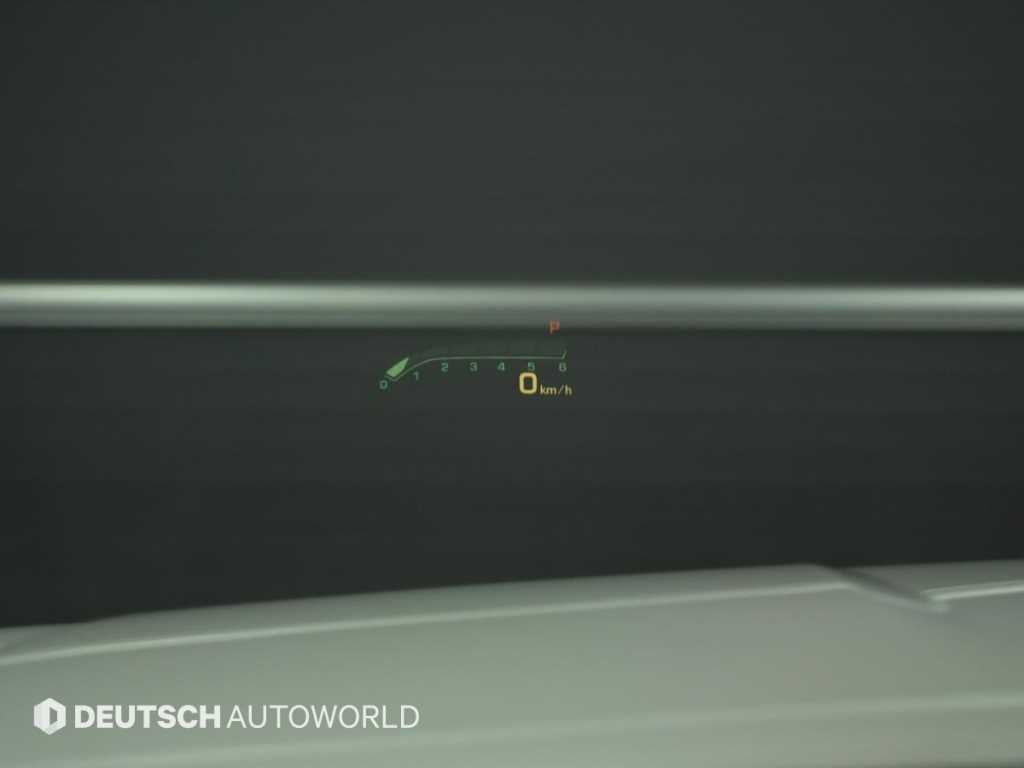 Cadillac Escalade — photo 17