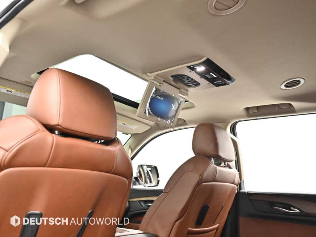 Cadillac Escalade — photo 18