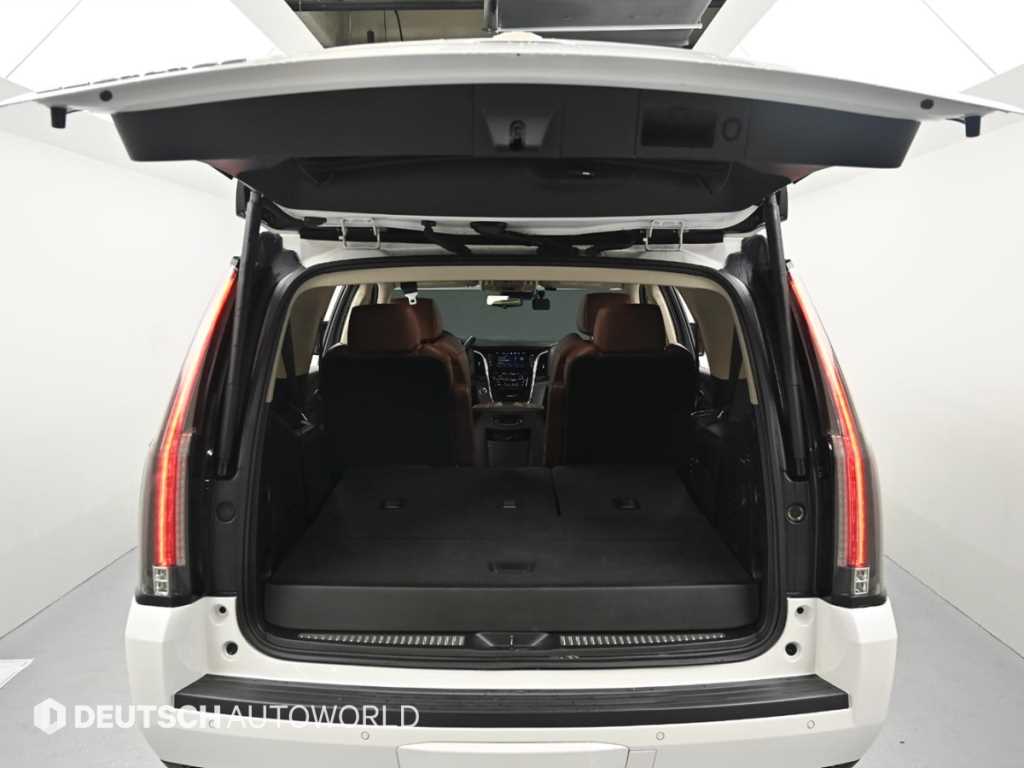 Cadillac Escalade — photo 19