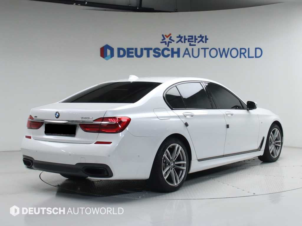 BMW 7-Series — photo 02