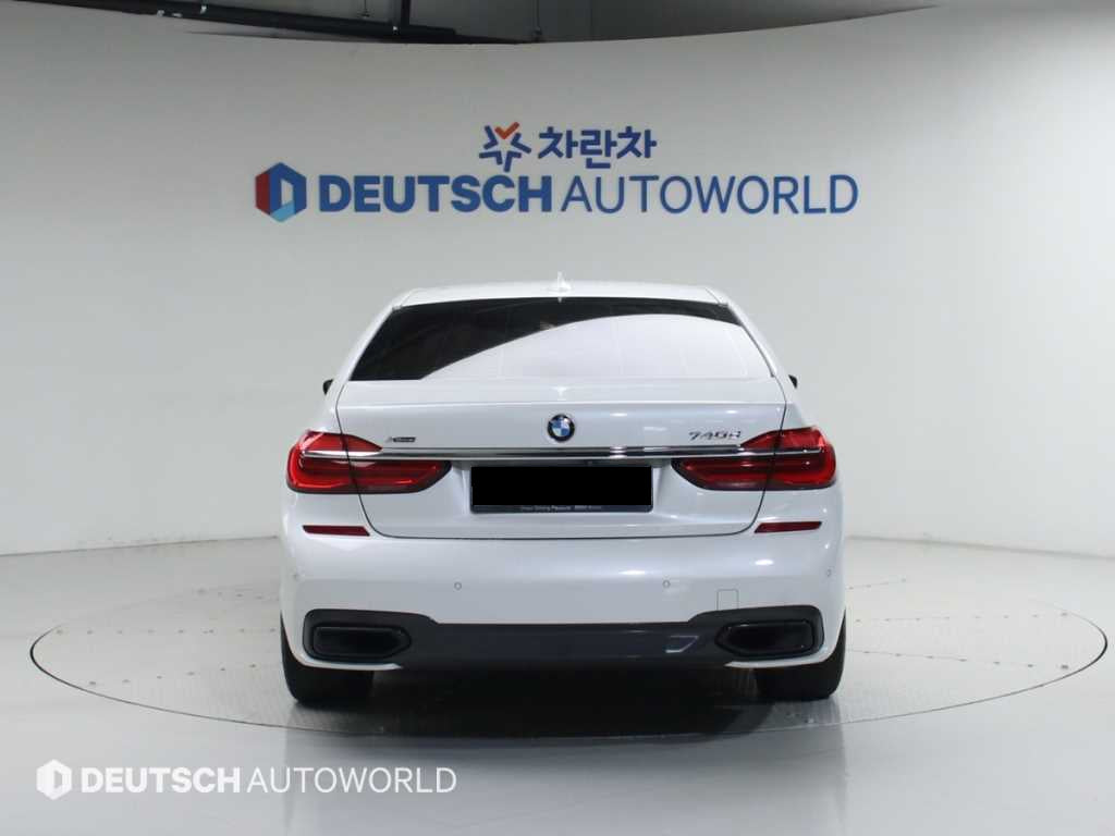 BMW 7-Series — photo 04