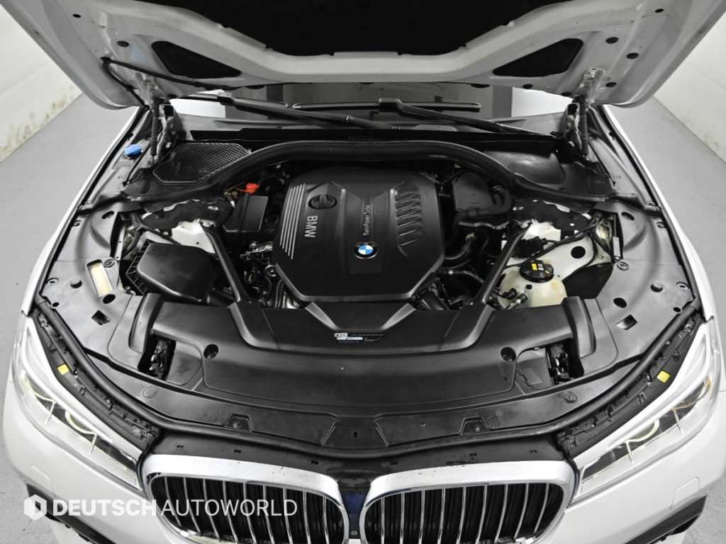 BMW 7-Series — photo 06