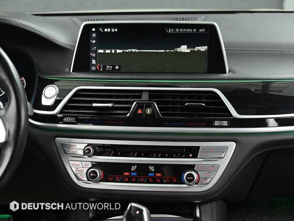 BMW 7-Series — photo 14