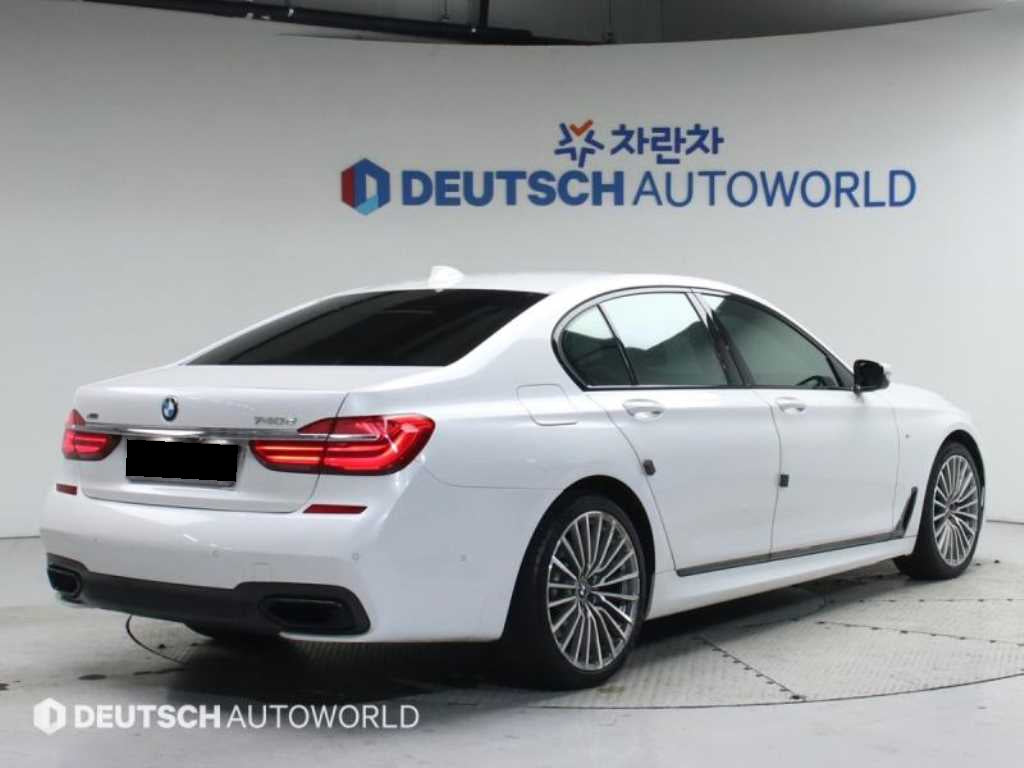 BMW 7-Series — photo 02