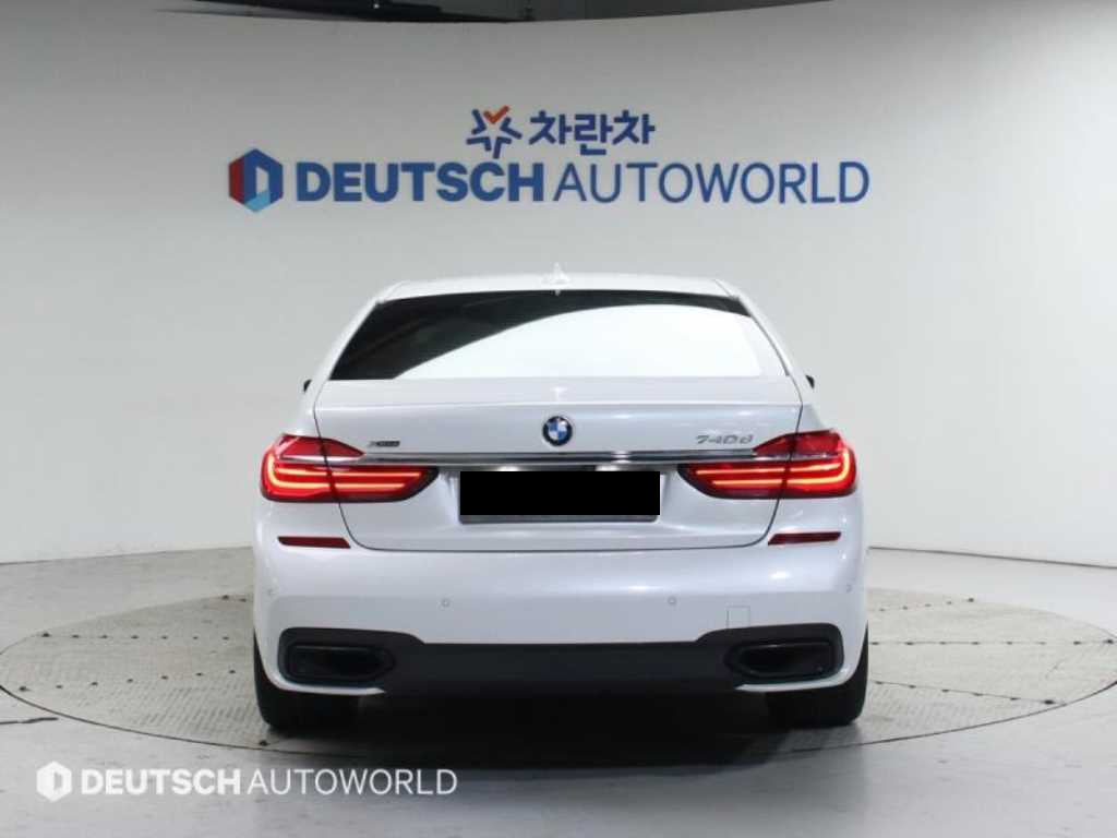 BMW 7-Series — photo 04
