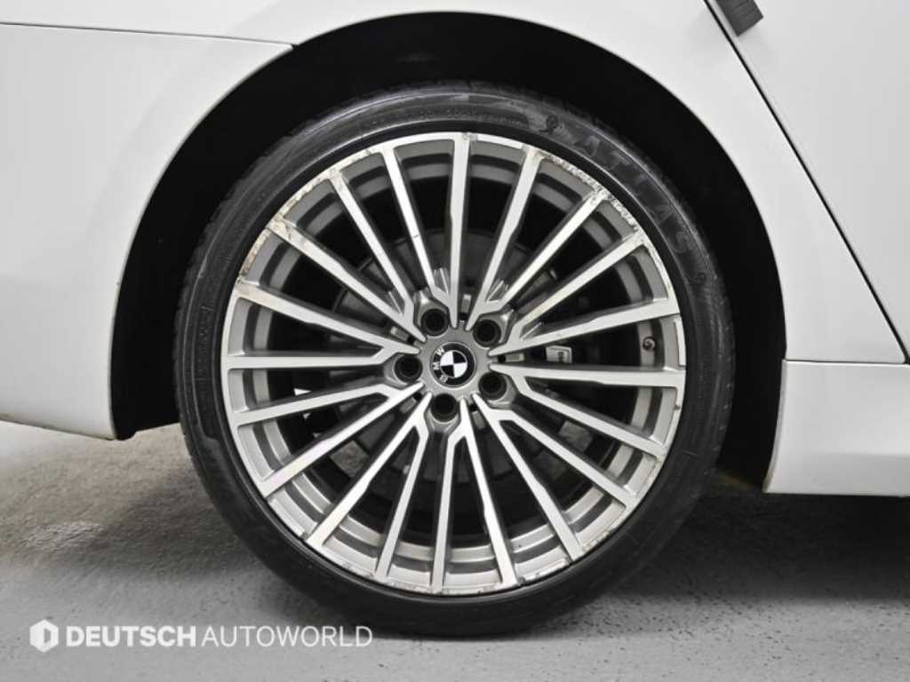 BMW 7-Series — photo 05