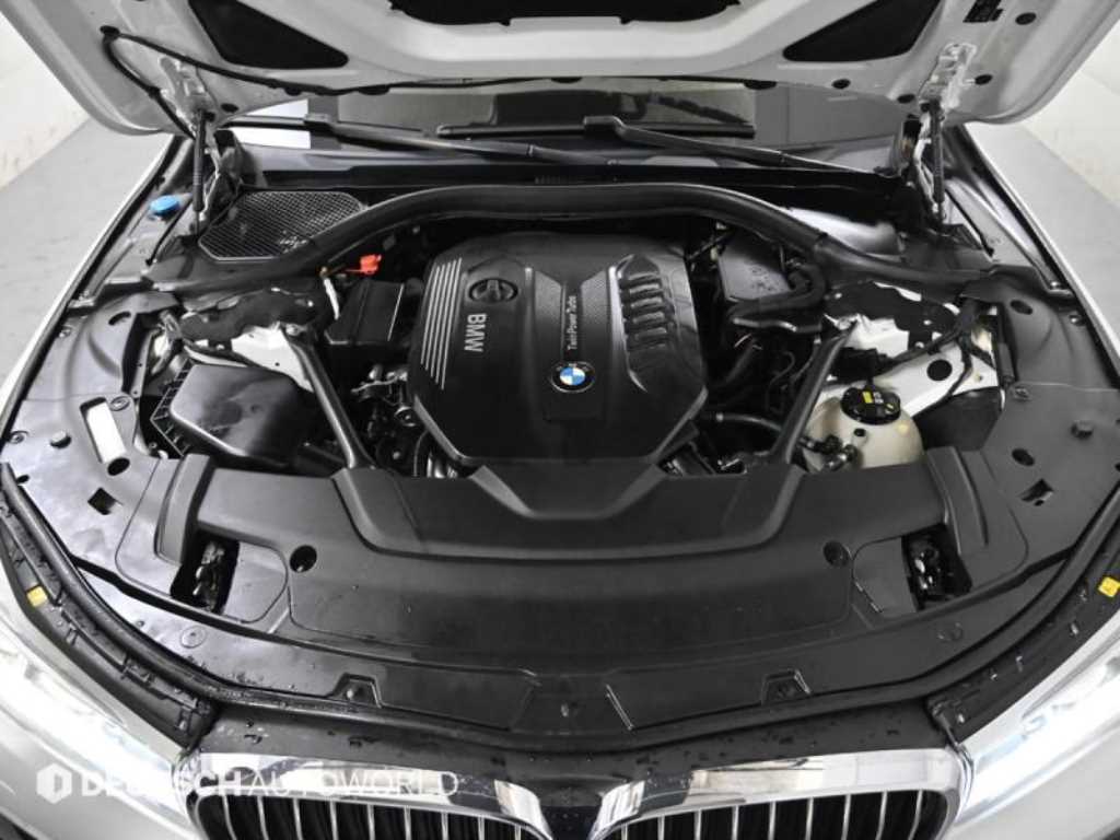 BMW 7-Series — photo 06