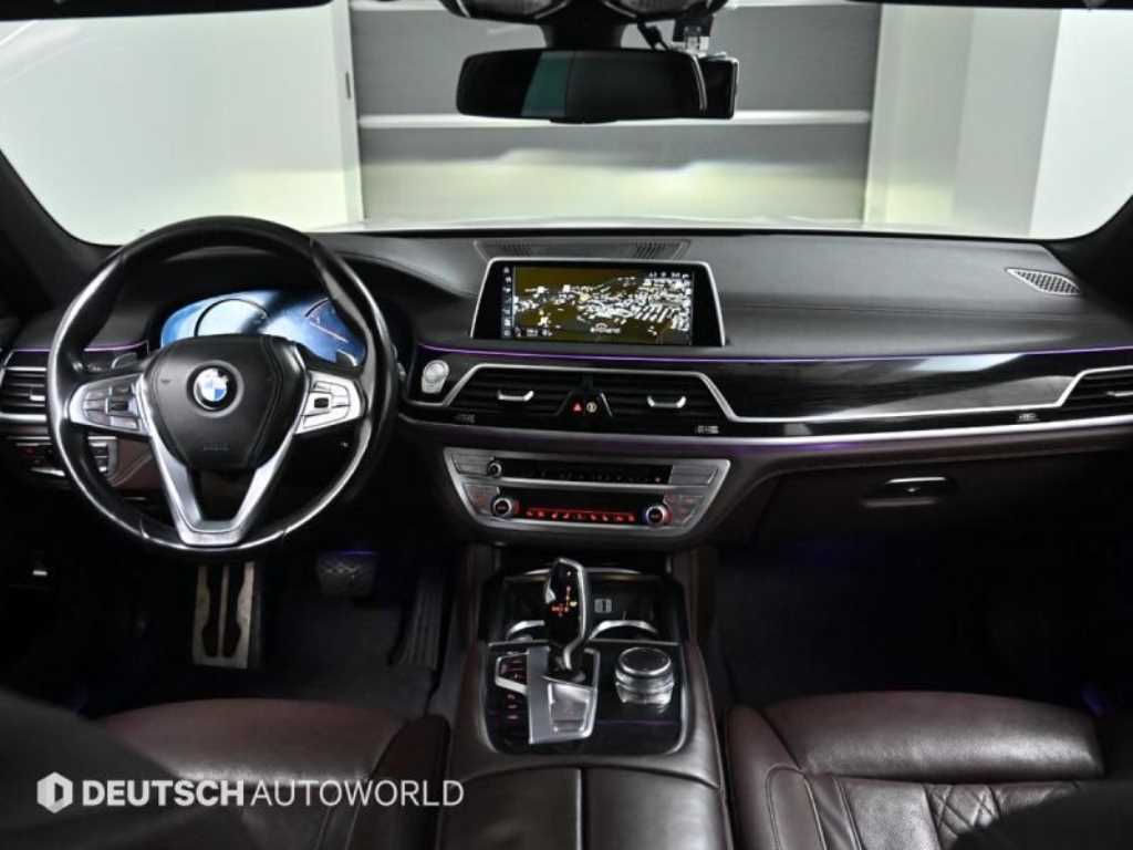 BMW 7-Series — photo 07