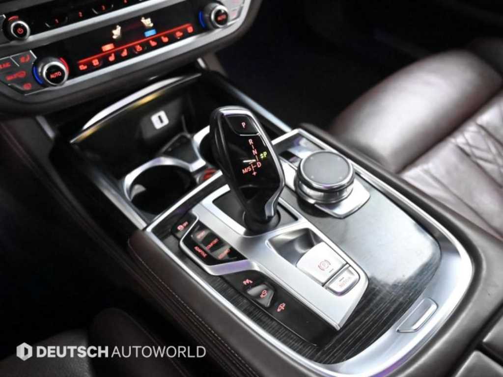 BMW 7-Series — photo 09