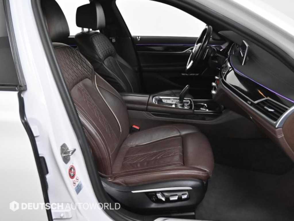 BMW 7-Series — photo 10