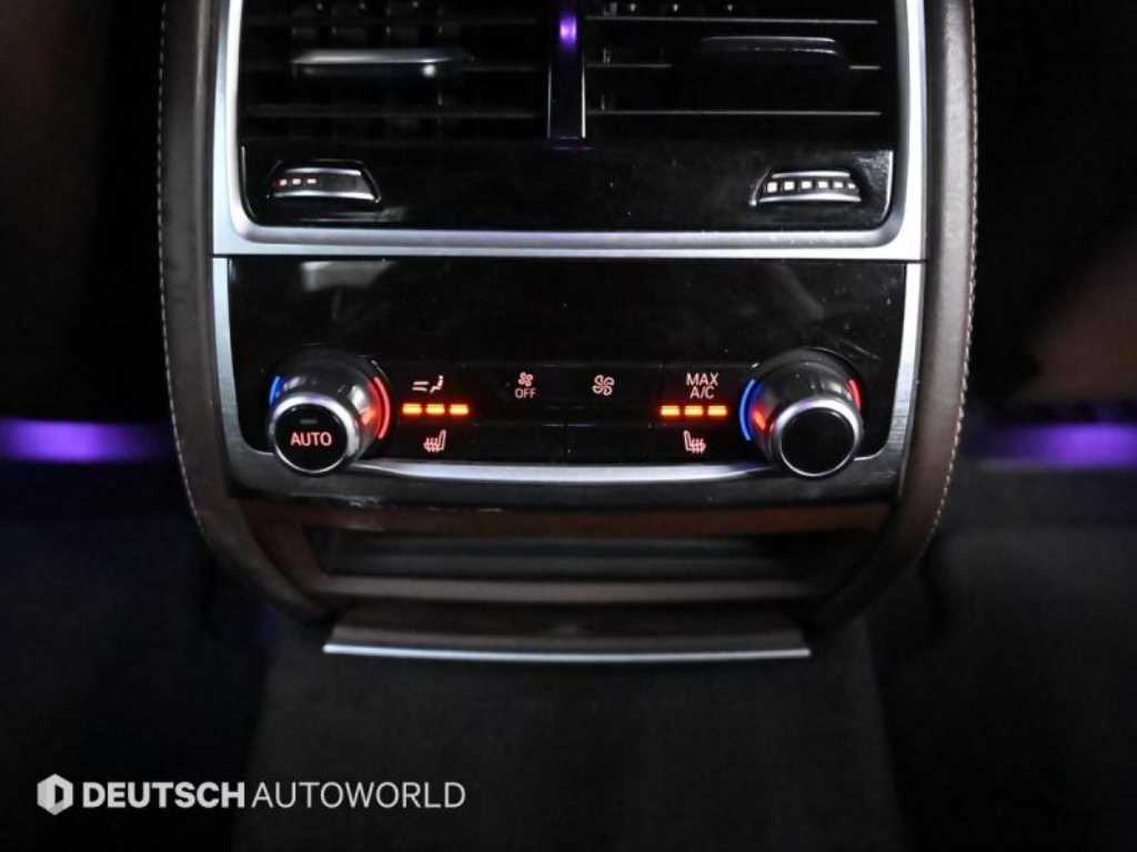 BMW 7-Series — photo 16