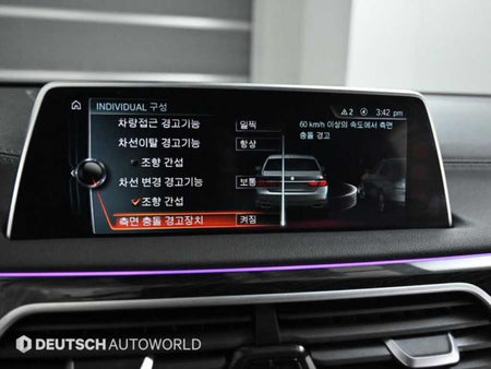 BMW 7-Series — photo 17
