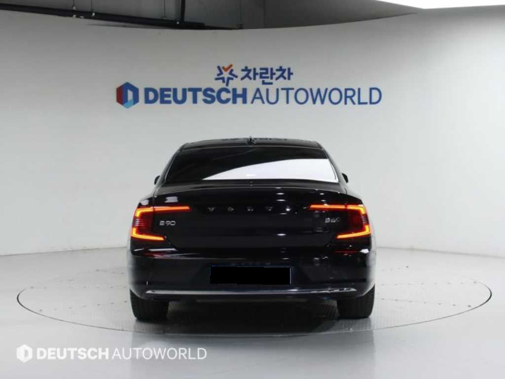 Volvo S90 — photo 04