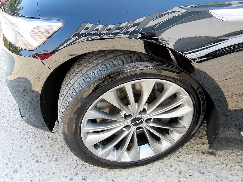 Kia K9 — photo 20